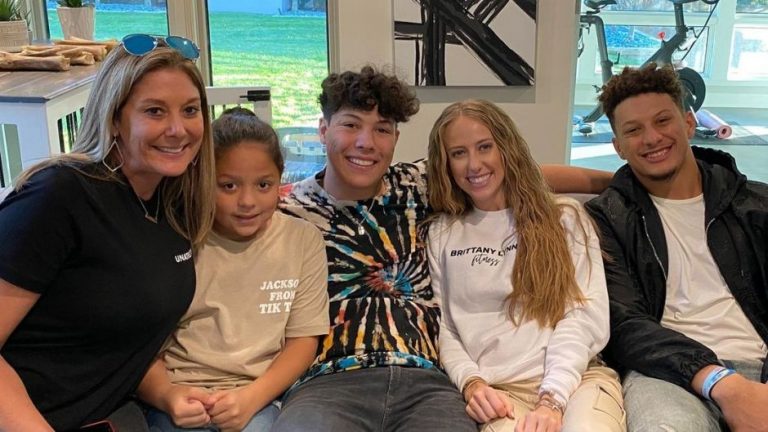 Patrick Mahomes Siblings Bio Dad Wife Net Worth - MySportDab