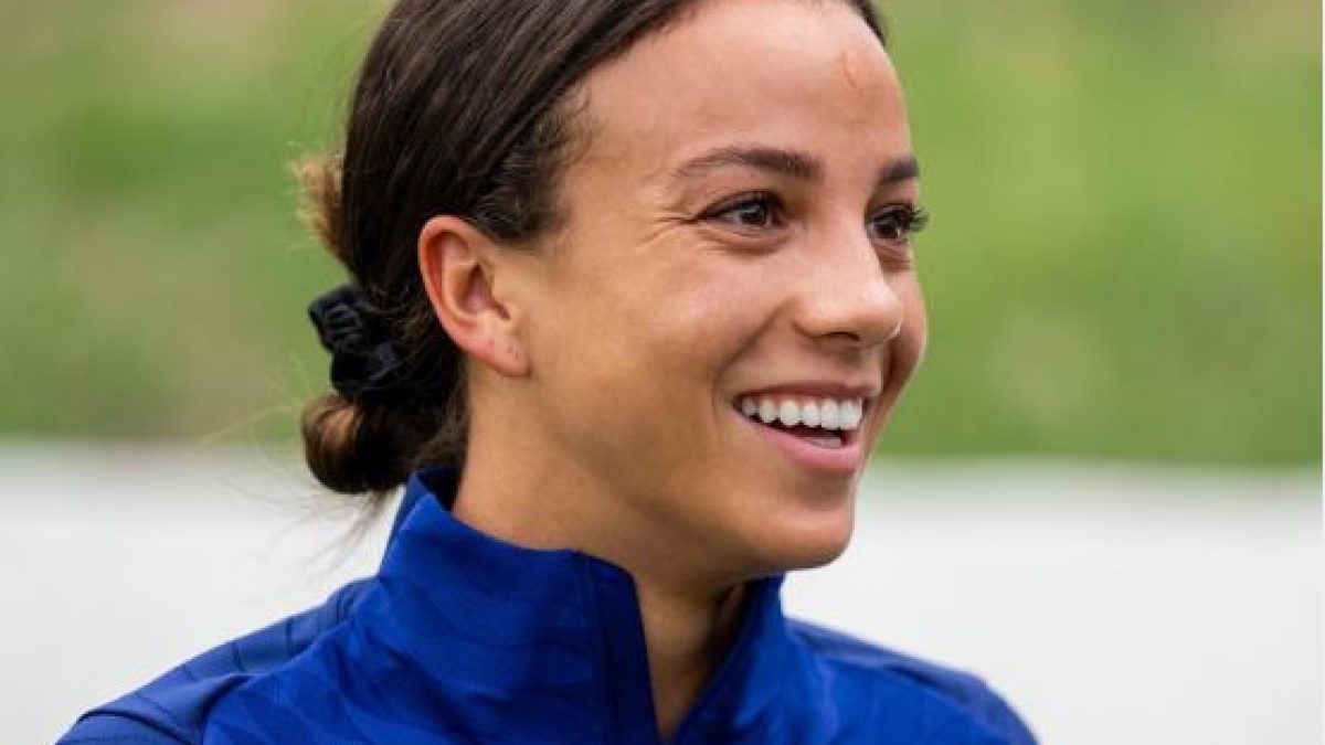 U.S. Women's Soccer Player Mallory Pugh Weds MLB's Dansby Swanson in  'Enchanted Forest' Ceremony! : r/Braves
